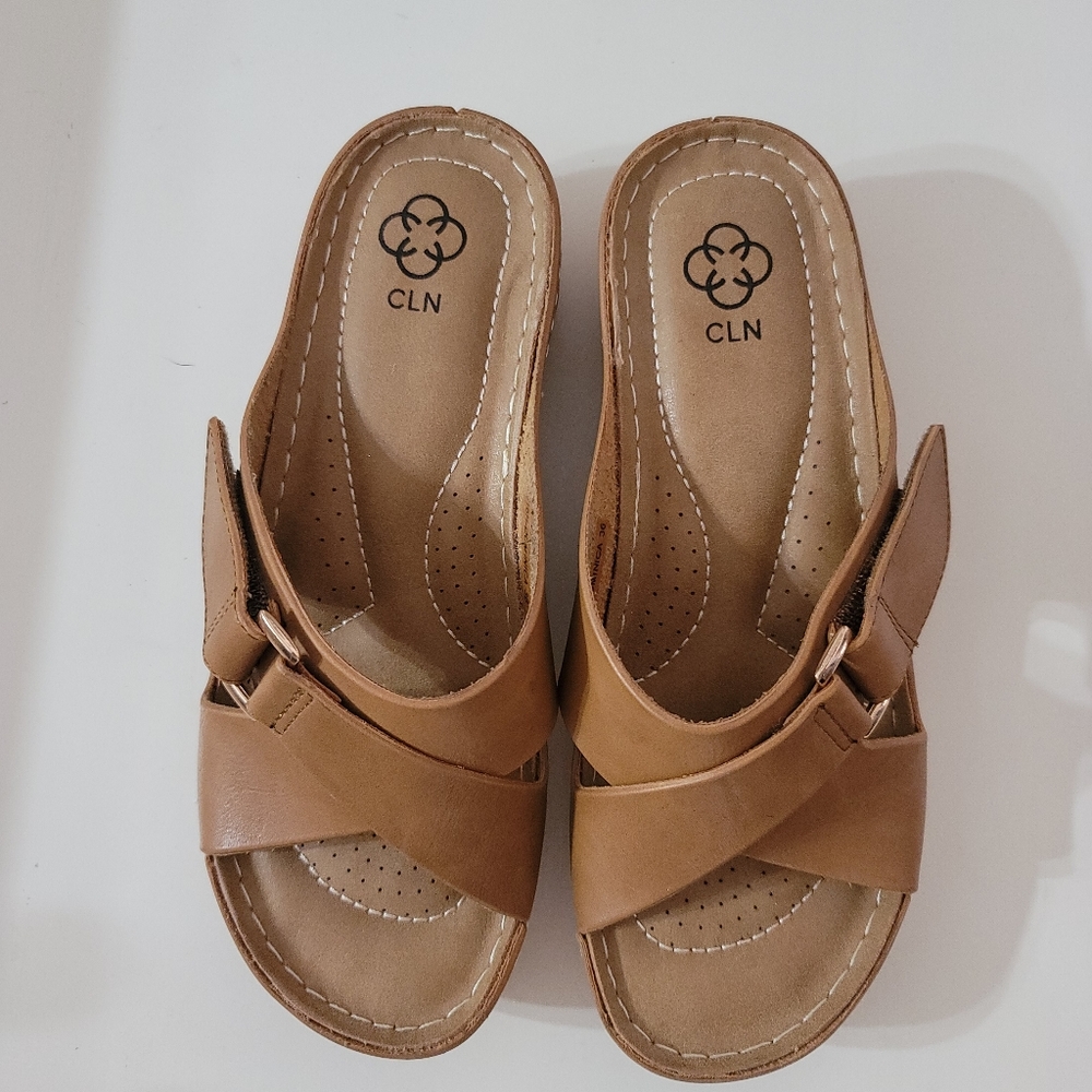 CLN Dominica Women's Slip- on Sandals Size 6